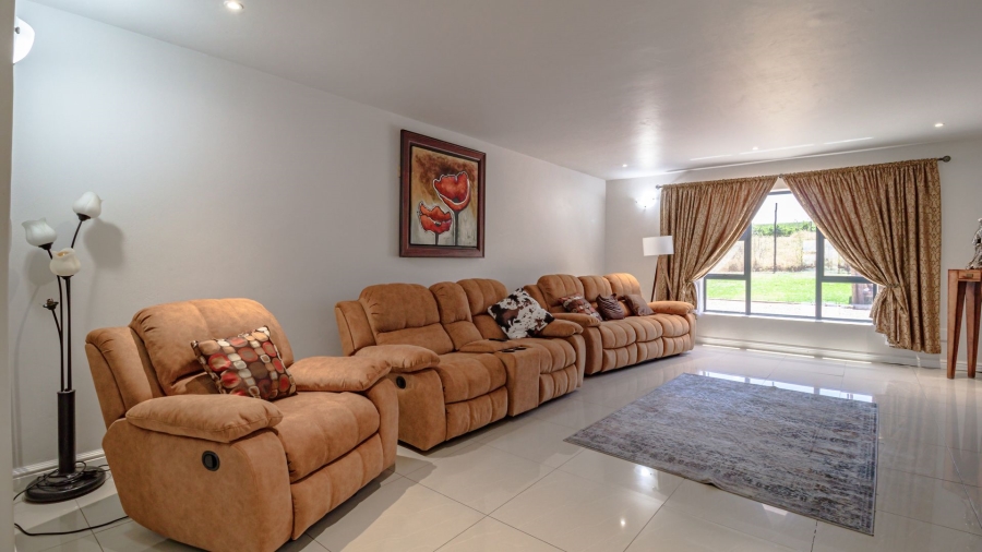 6 Bedroom Property for Sale in Stellenbosch Farms Western Cape